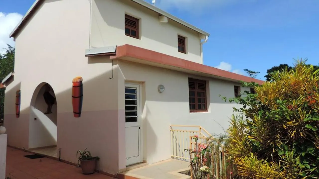 Appartement Accueillant Au Robert Avec Balcon Et Jardin Le Robert